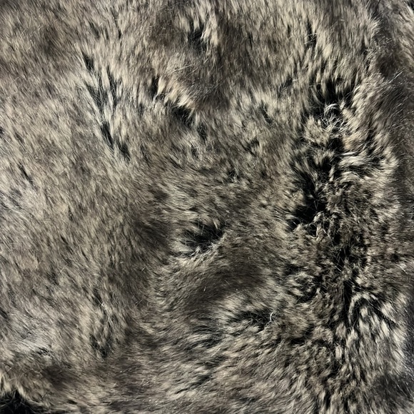 Grey Wolf Circle Faux Fur Scarf from Indigo - Picture 5 of 11